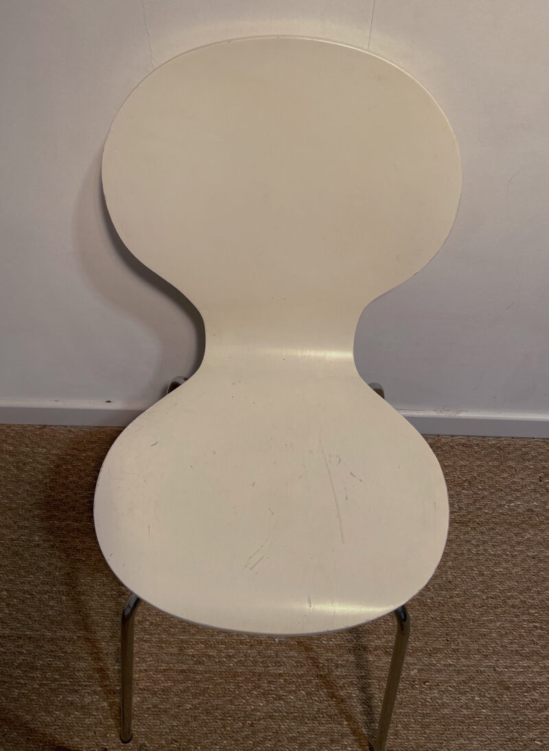 Lot de 2 chaises blanches et pieds en métal – Image 3