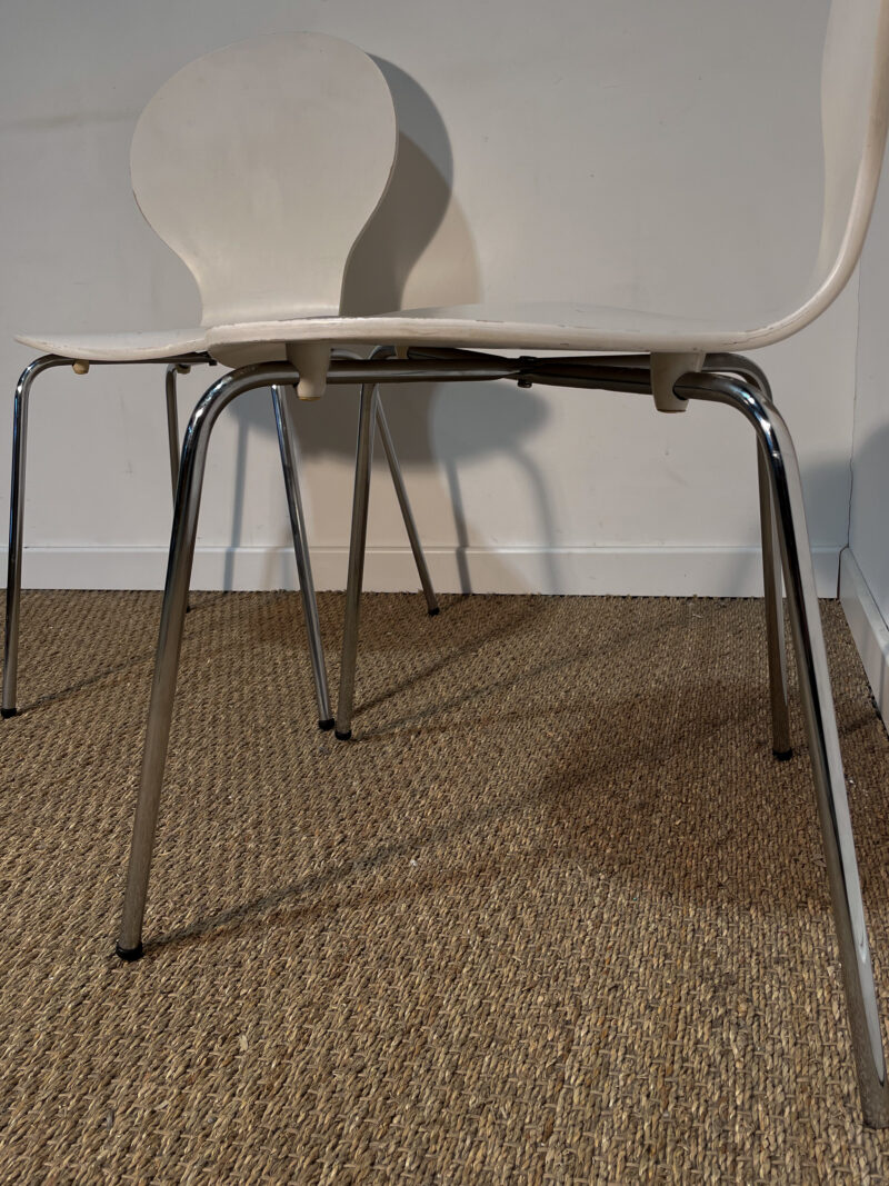 Lot de 2 chaises blanches et pieds en métal – Image 5