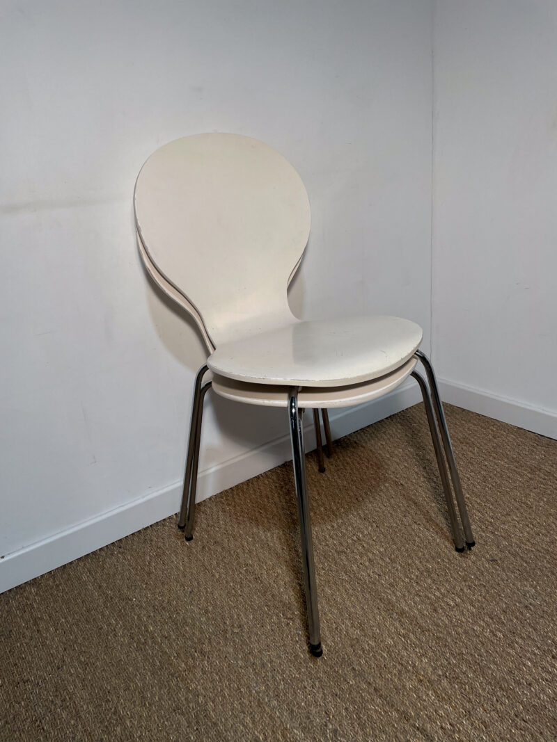 Lot de 2 chaises blanches et pieds en métal – Image 6