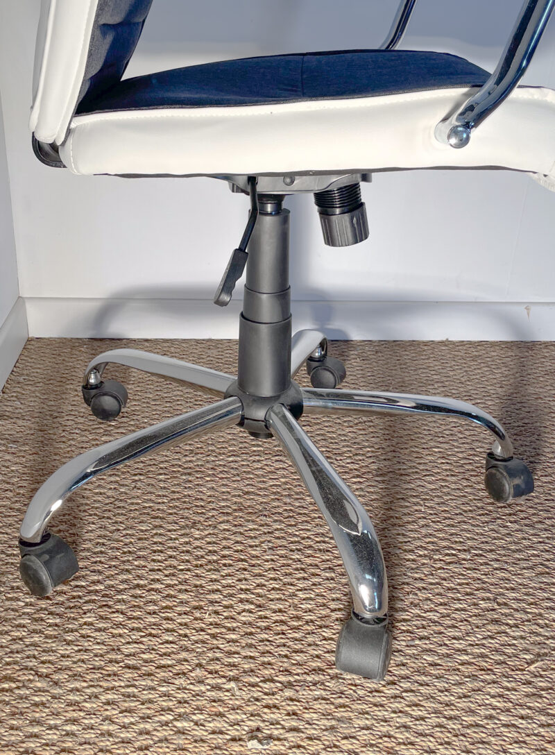 Fauteuil de bureau blanc et gris – Image 5