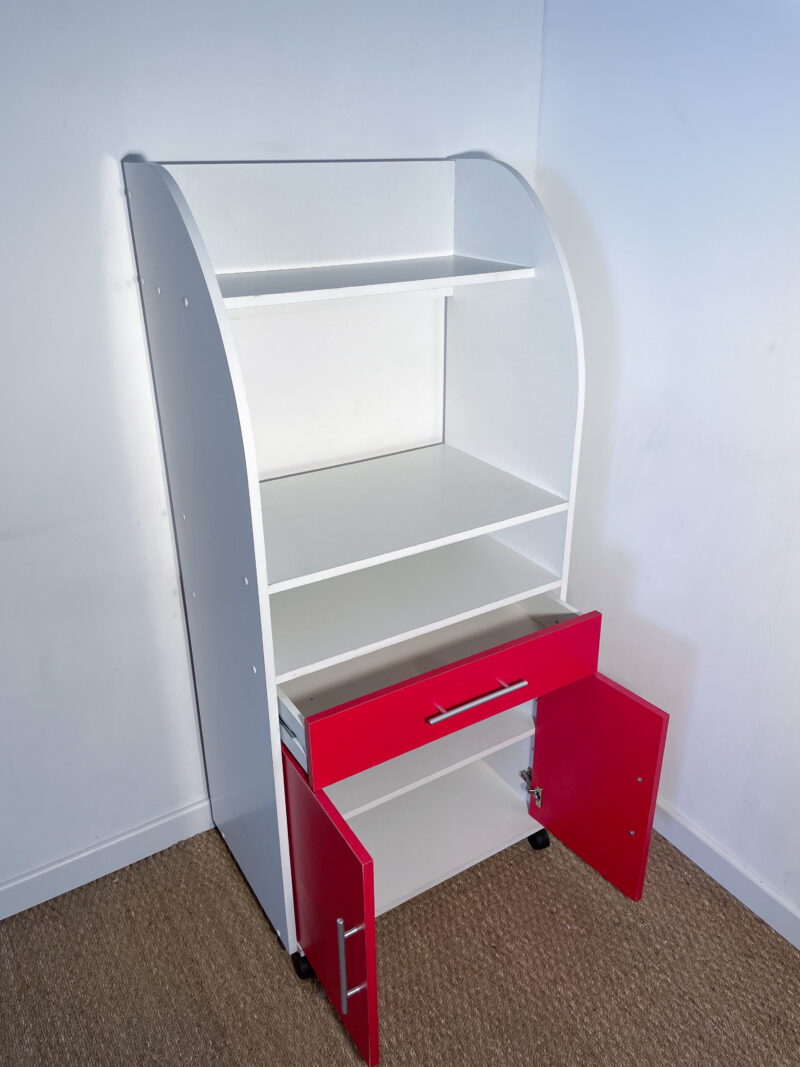 Meuble de cuisine blanc et rouge – Image 3