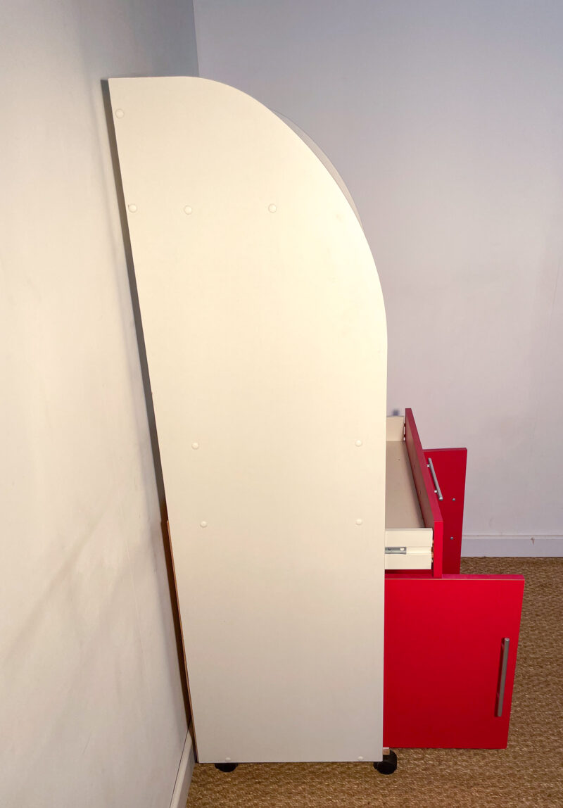 Meuble de cuisine blanc et rouge – Image 4
