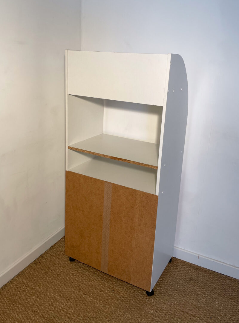 Meuble de cuisine blanc et rouge – Image 6