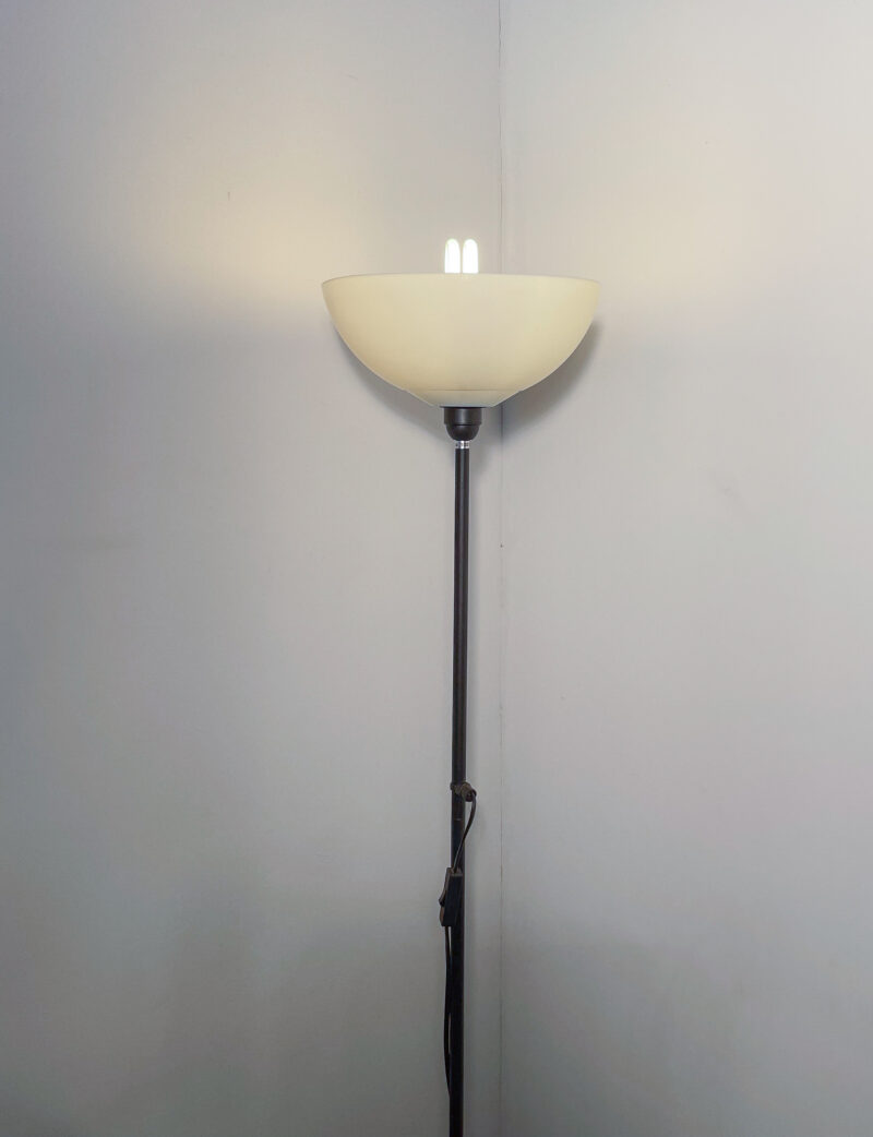 Lampadaire noir et blanc laqué – Image 2