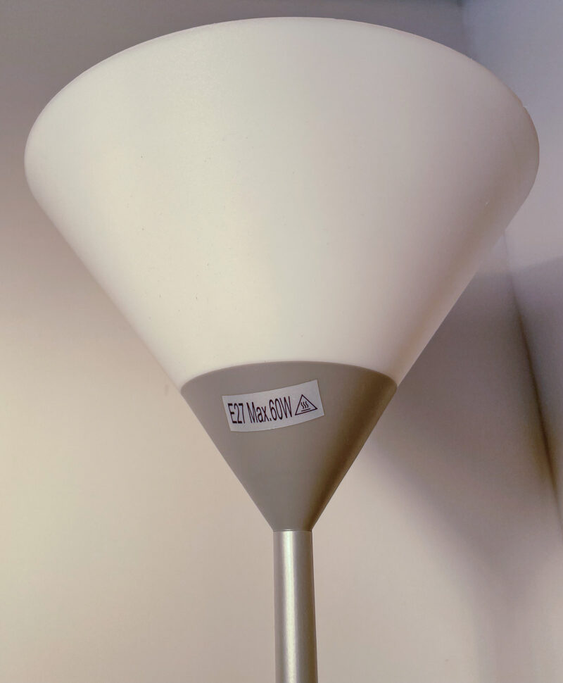 Lampadaire gris et blanc mat – Image 2