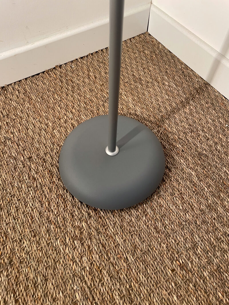 Lampadaire gris et blanc mat – Image 4