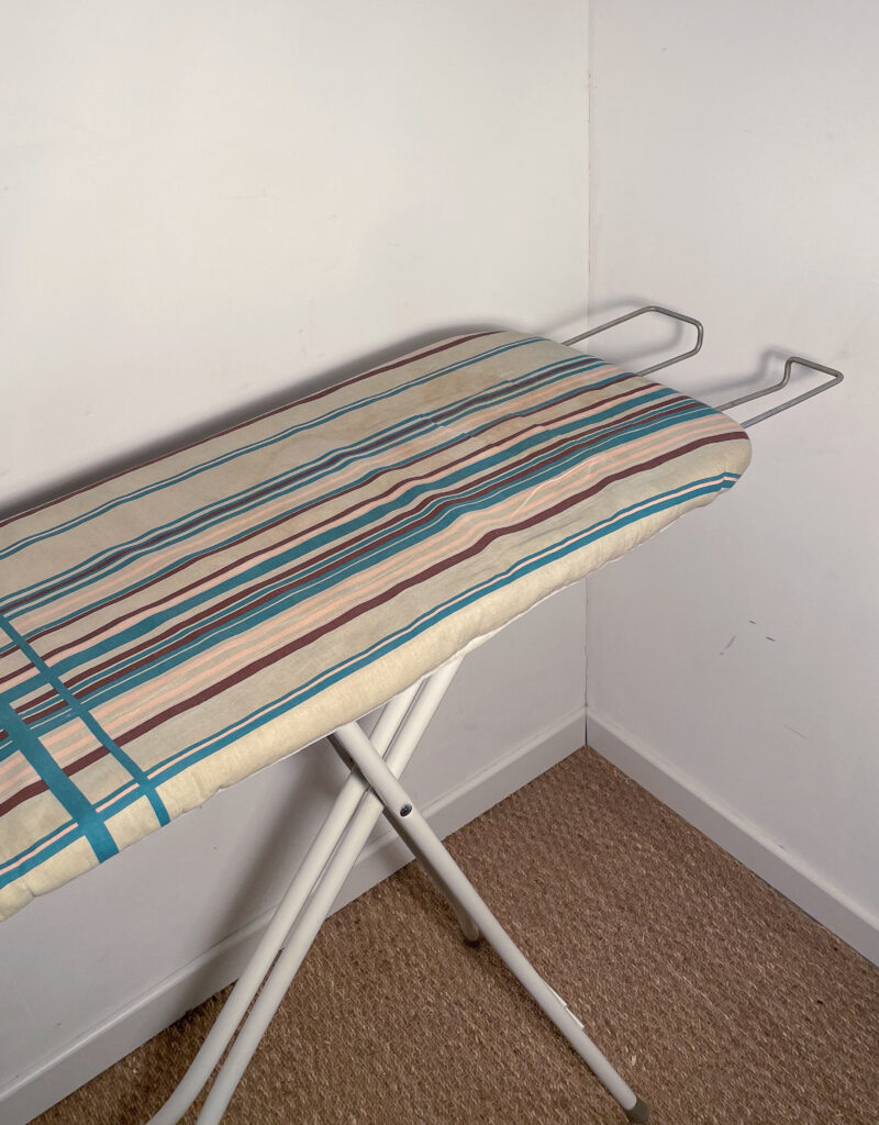 Table à repasser rayures – Image 4