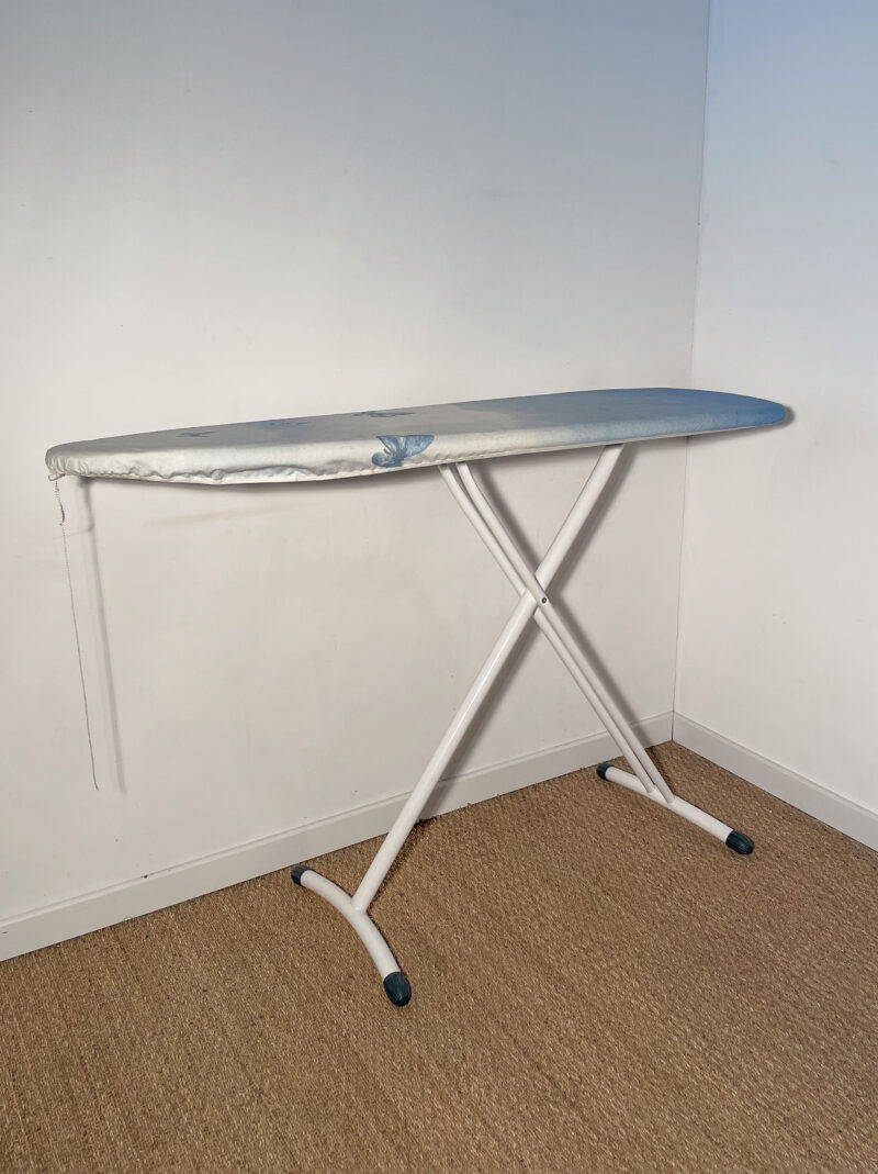 Table à repasser papillon