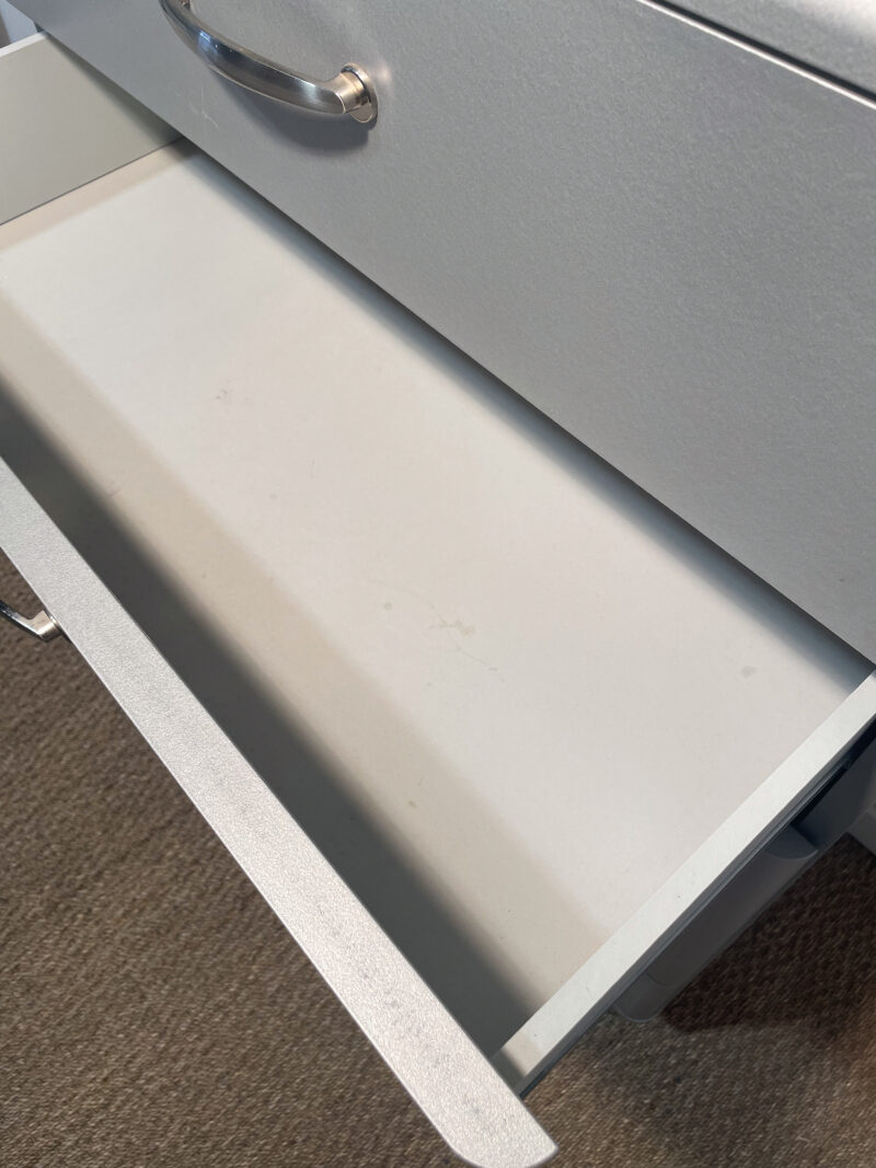 Commode à tiroirs argenté Malibu – Image 11