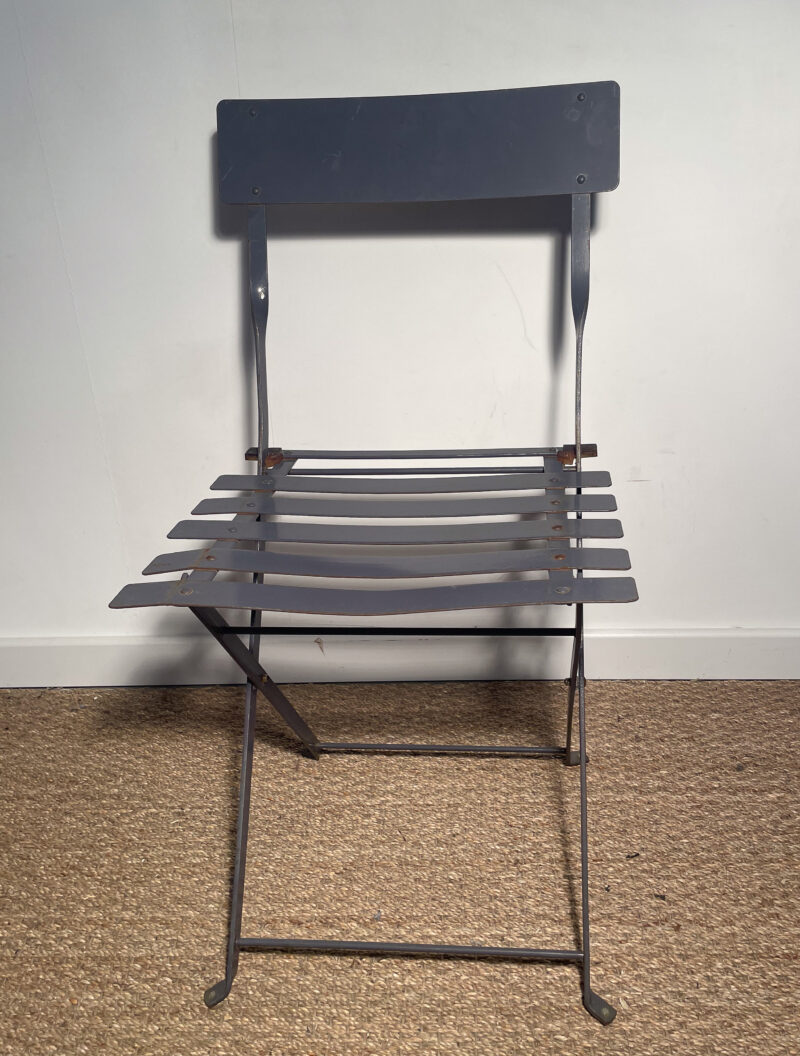 Lot 2 chaises de jardin en fer violet – Image 3