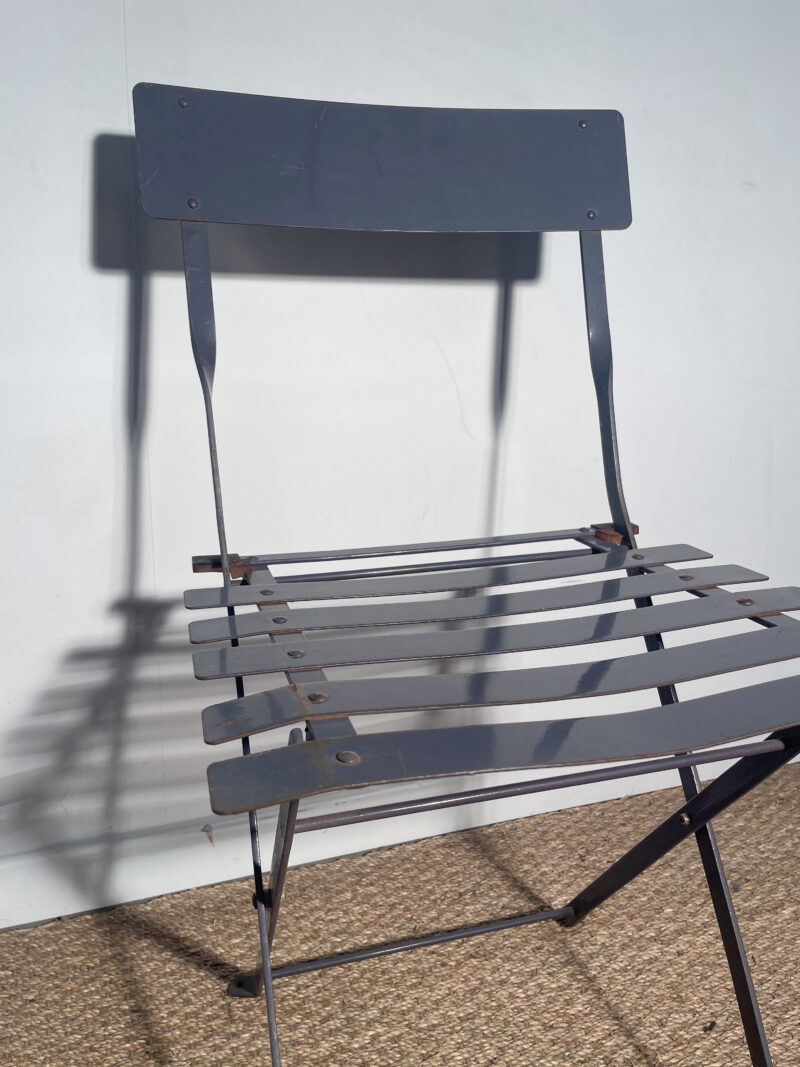 Lot 2 chaises de jardin en fer violet – Image 4
