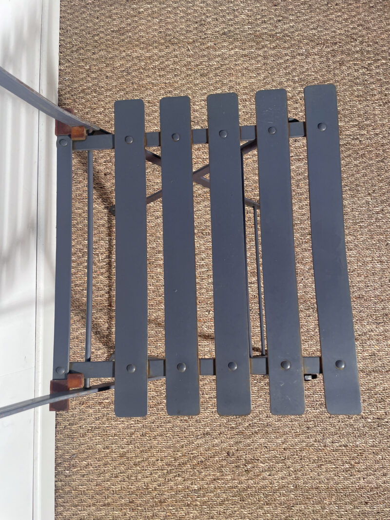 Lot 2 chaises de jardin en fer violet – Image 6