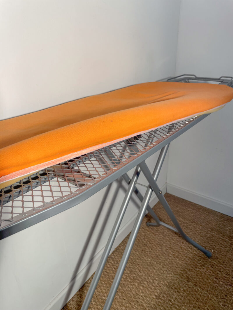 Table à repasser orange – Image 6