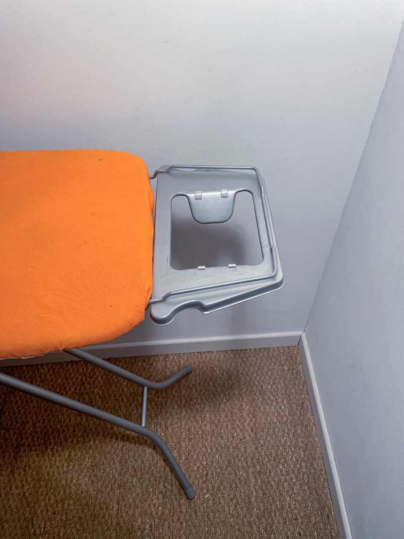 Table à repasser orange – Image 7