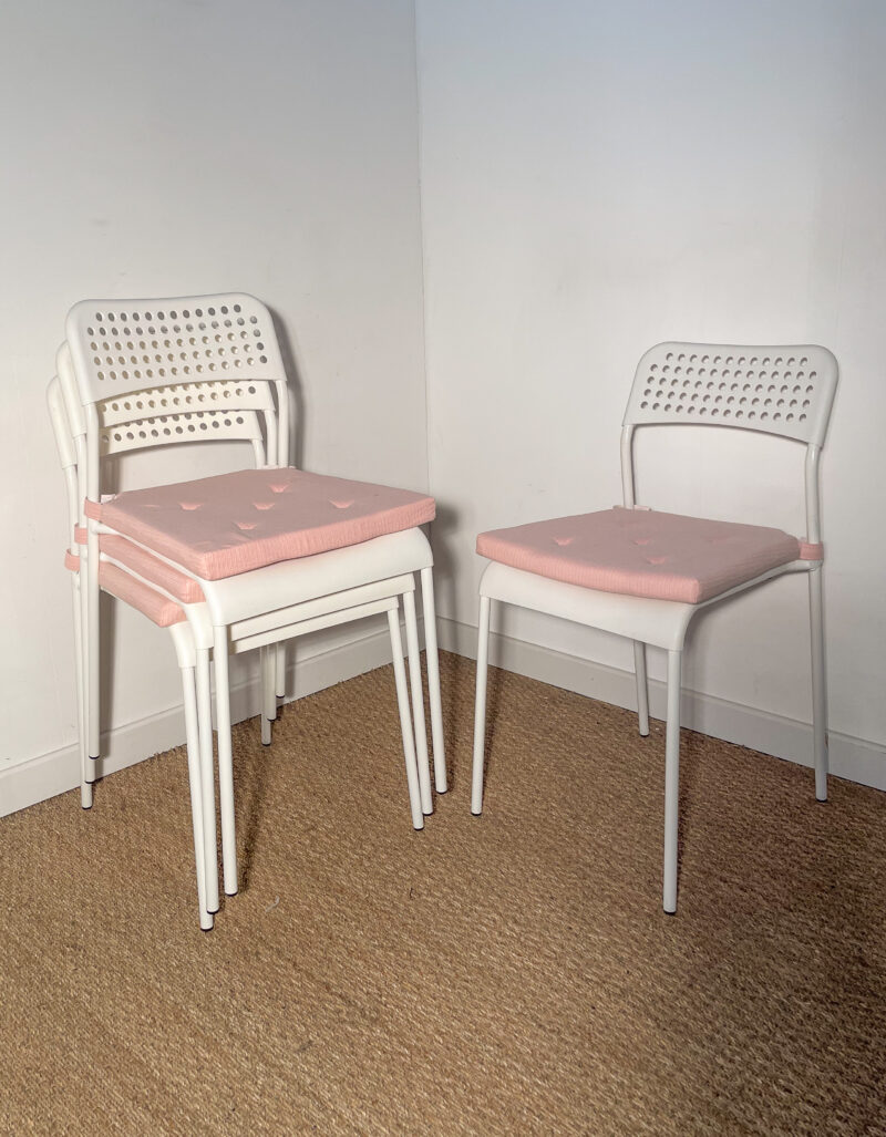 Lot 4 chaises blanches avec coussin