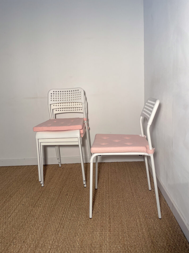 Lot 4 chaises blanches avec coussin – Image 2