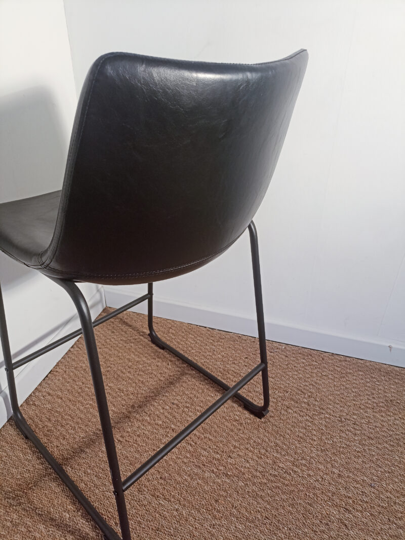 Chaise haute en cuir noir – Image 4