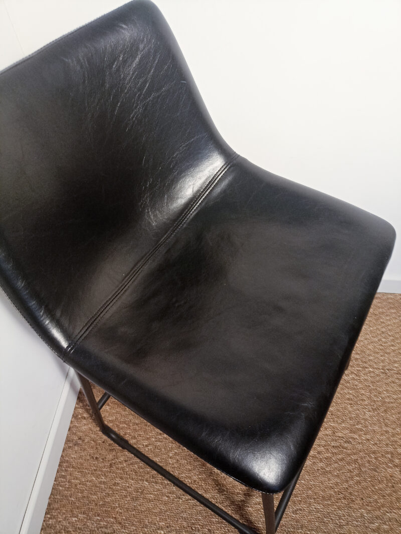 Chaise haute en cuir noir – Image 5