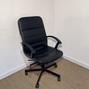 Fauteuil de bureau noir à roulettes