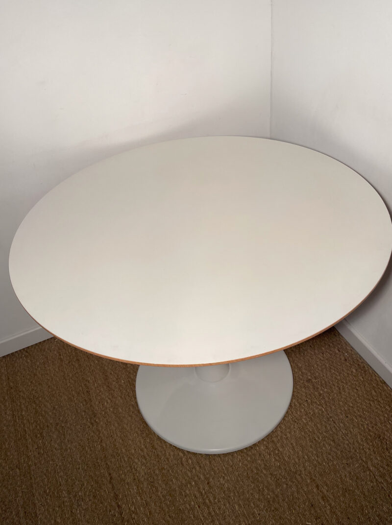 Table ronde blanche design tulipe – Image 2
