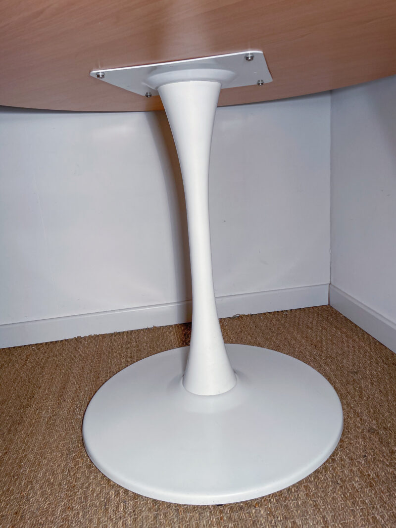 Table ronde blanche design tulipe – Image 3