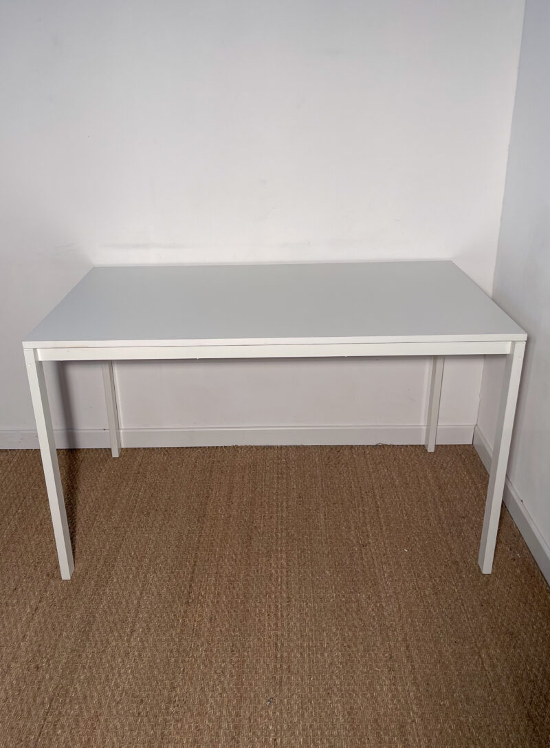 Table rectangulaire blanche – Image 2