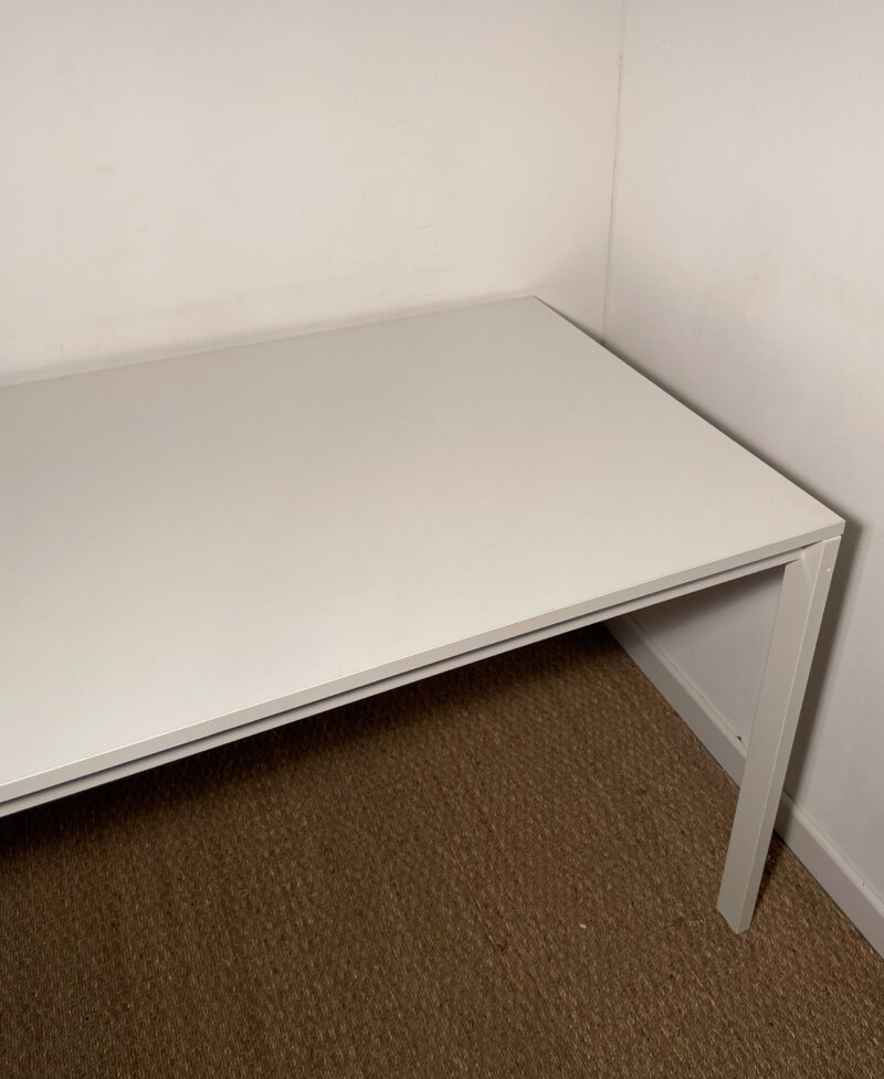 Table rectangulaire blanche – Image 3
