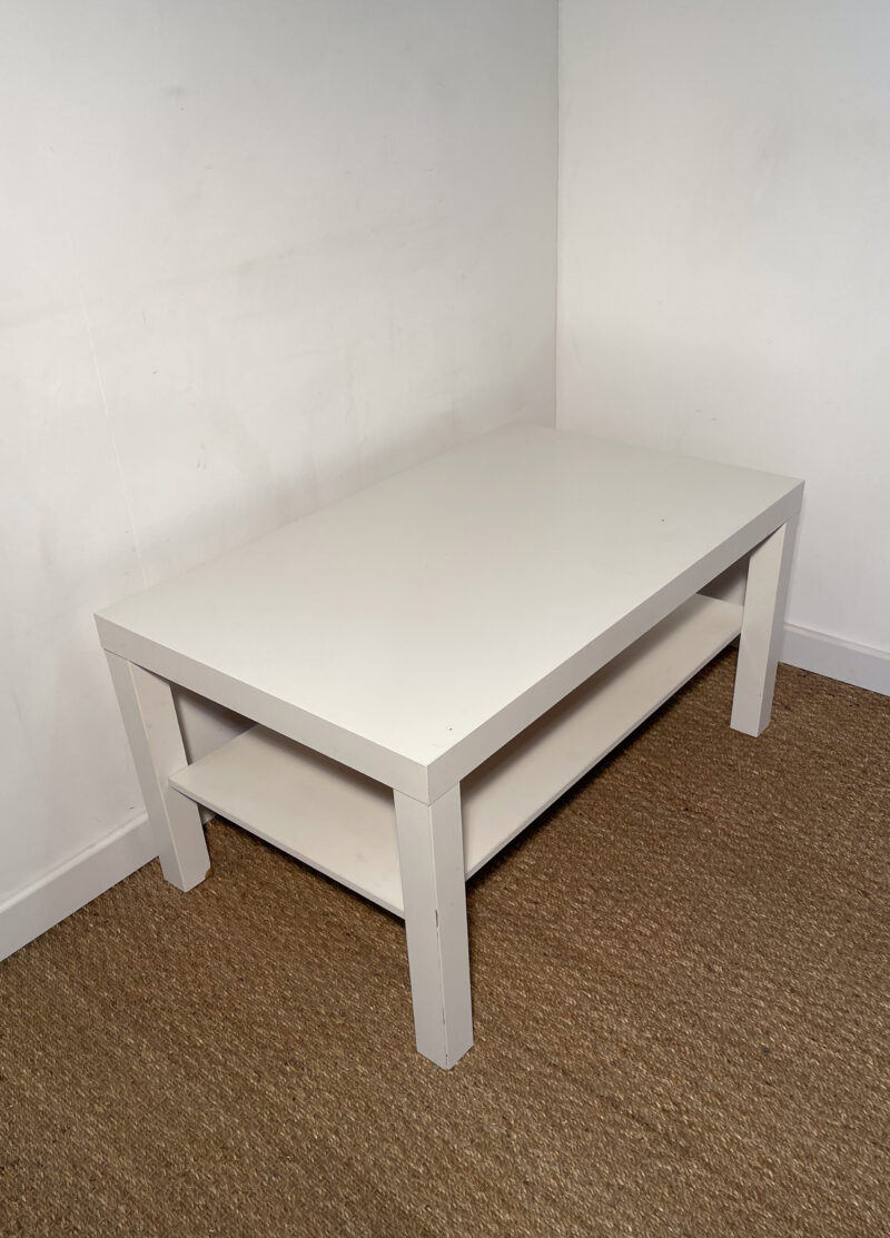 Table basse blanche