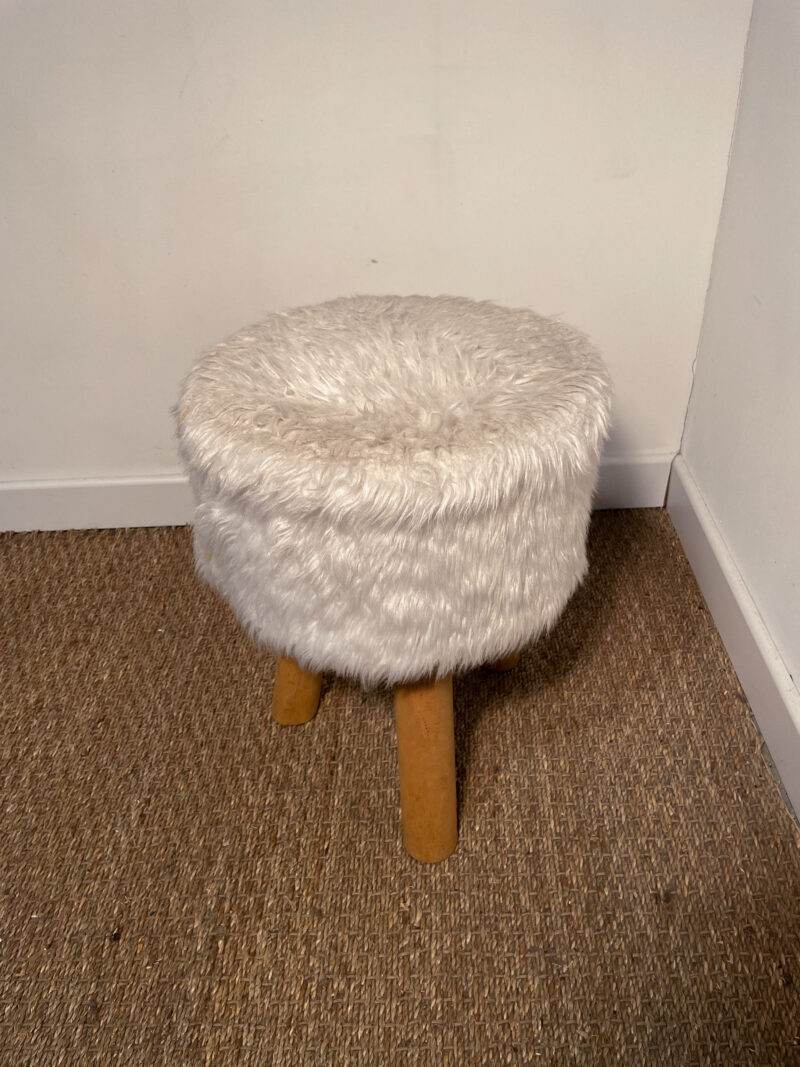Tabouret housse en fourrure blanche – Image 2
