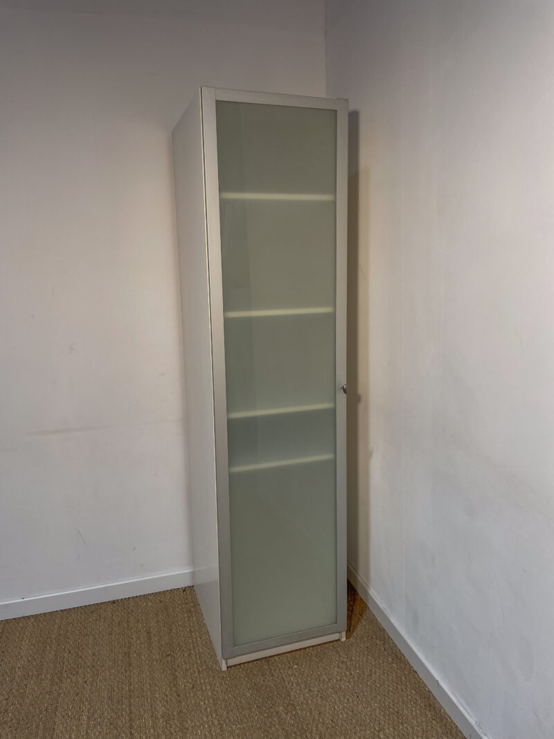 Grande armoire à rangements en bois blanc – Image 2