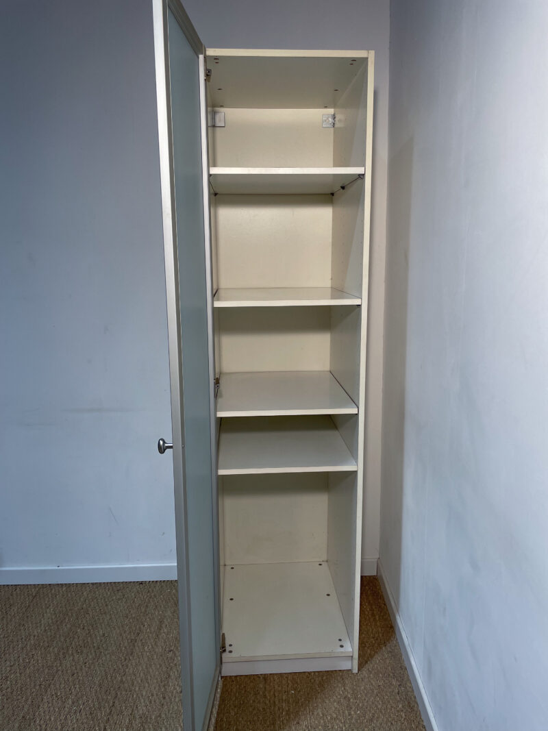Grande armoire à rangements en bois blanc – Image 3