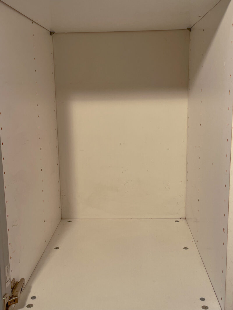 Grande armoire à rangements en bois blanc – Image 4