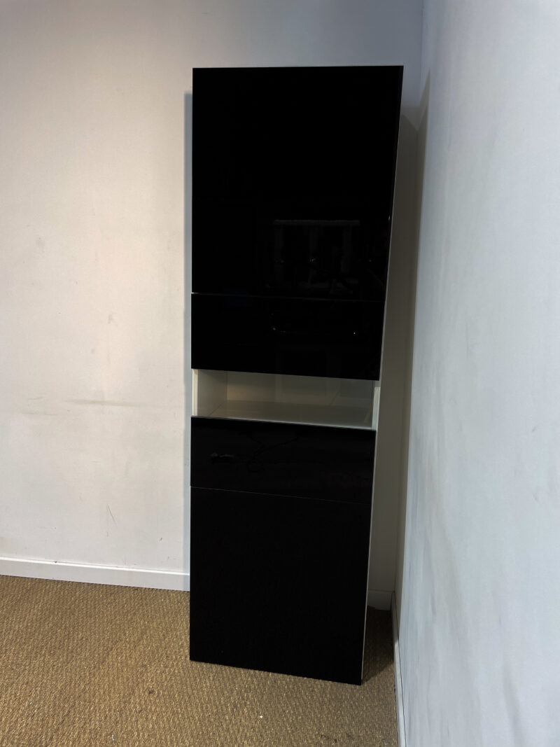 Armoire haute noire et blanche – Image 2