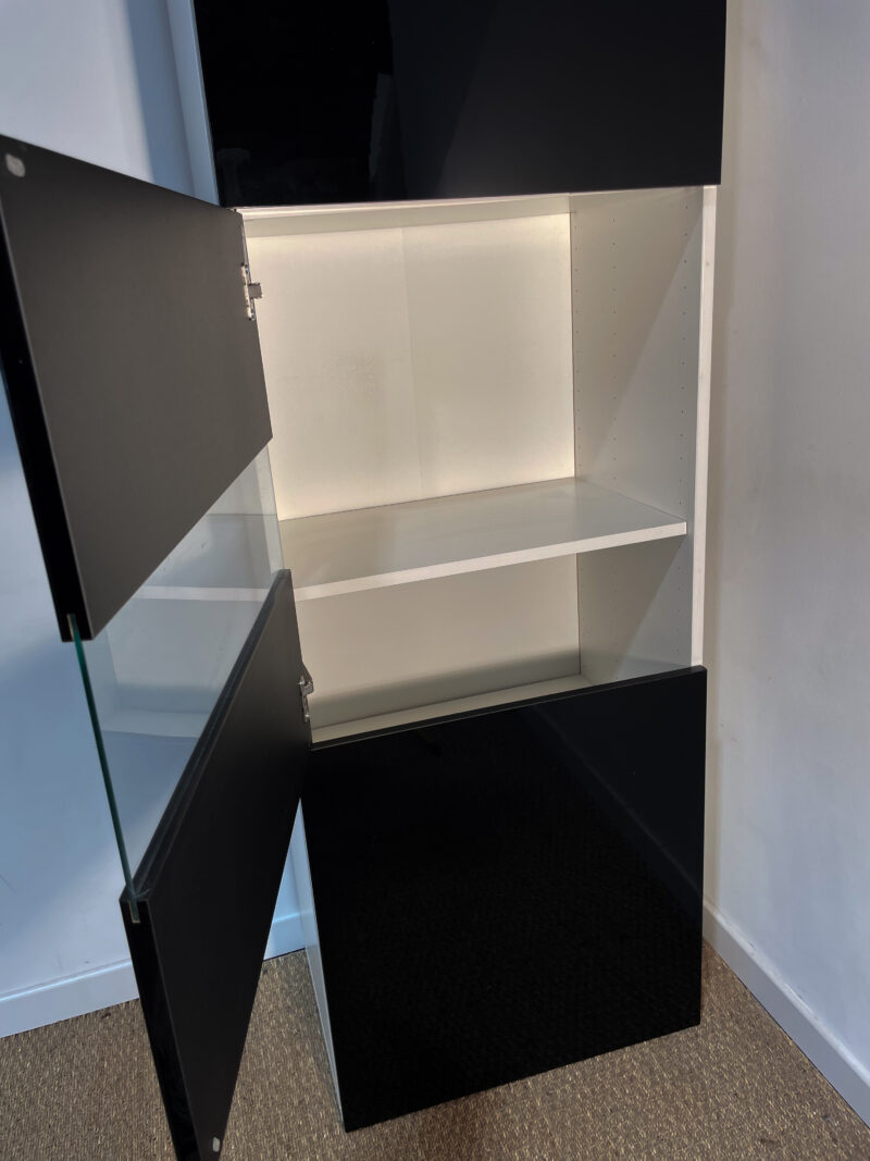 Armoire haute noire et blanche – Image 4