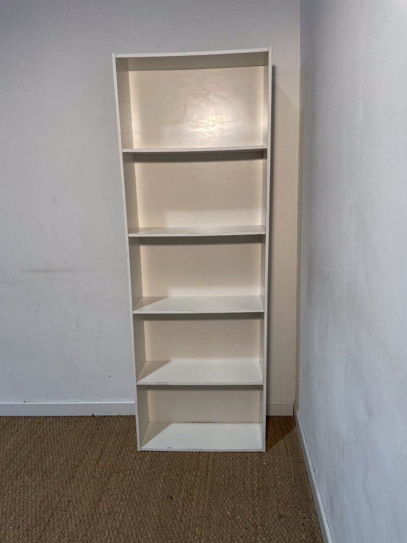 Bibliothèque haute en bois blanche – Image 2