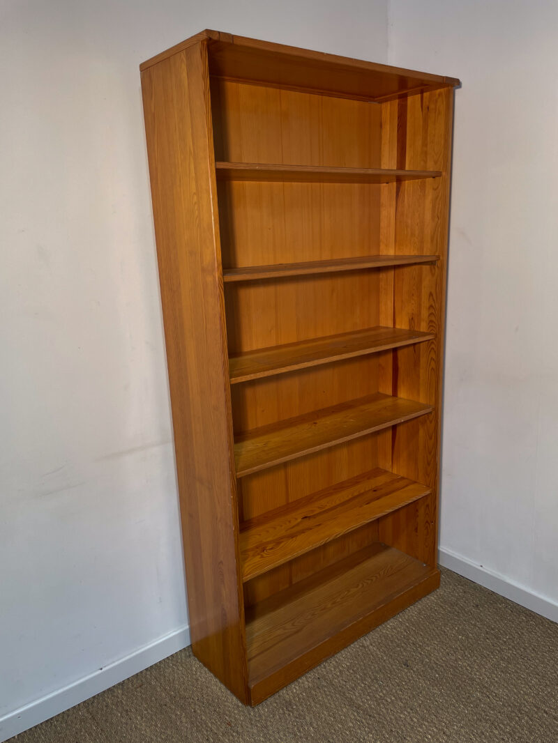 Bibliothèque haute en pin