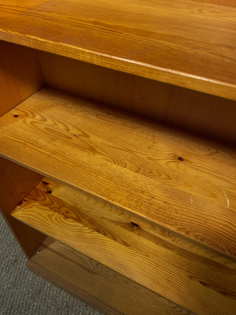 Bibliothèque haute en pin – Image 4