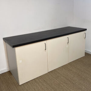 Buffet blanc plateau gris