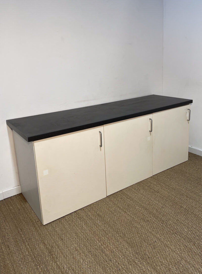 Buffet blanc plateau gris