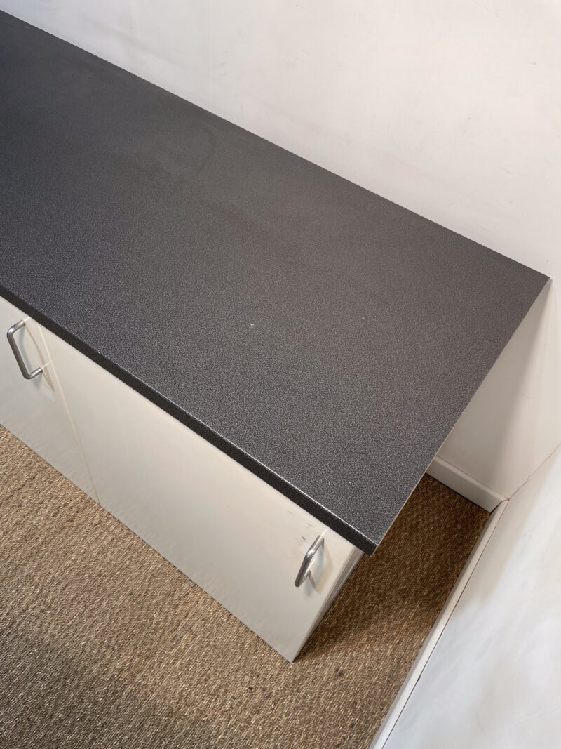 Buffet blanc plateau gris – Image 3