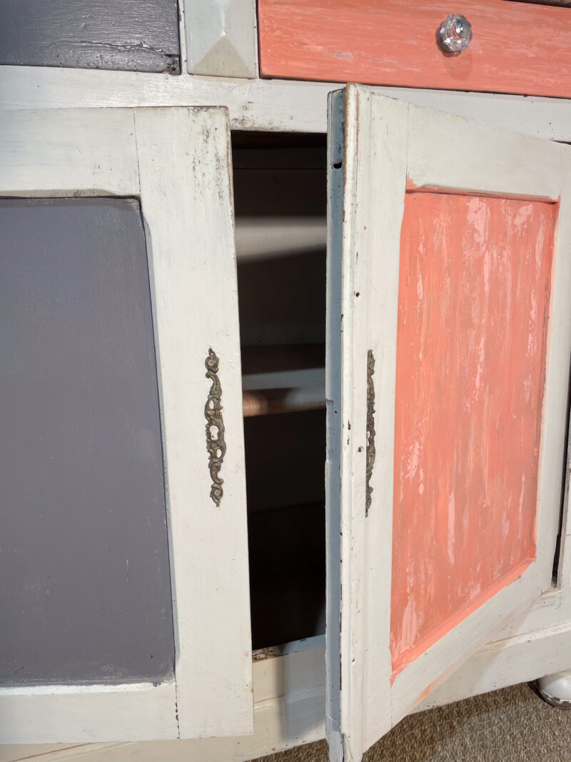 Buffet blanc et portes peintes – Image 3