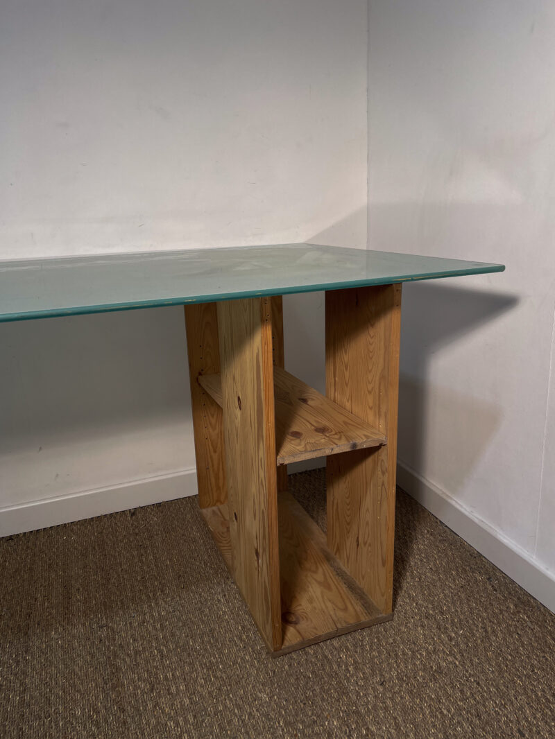 Bureau rangements en bois et plateau en verre – Image 3