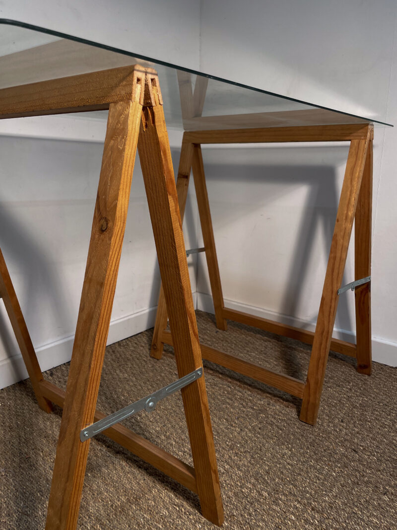 Bureau d'appoint [tréteaux et plateau en verre] – Image 4