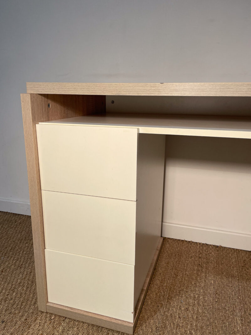 Bureau en bois clair et tiroirs beiges – Image 7