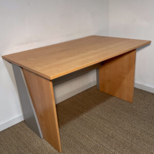 Bureau effet bois clair