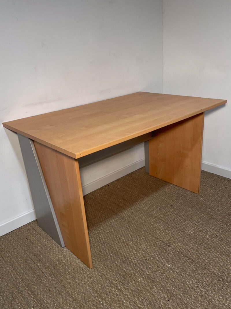 Bureau effet bois clair