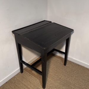 Bureau d'école vintage noir