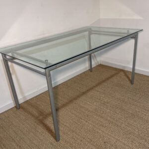 Bureau en verre et pieds gris