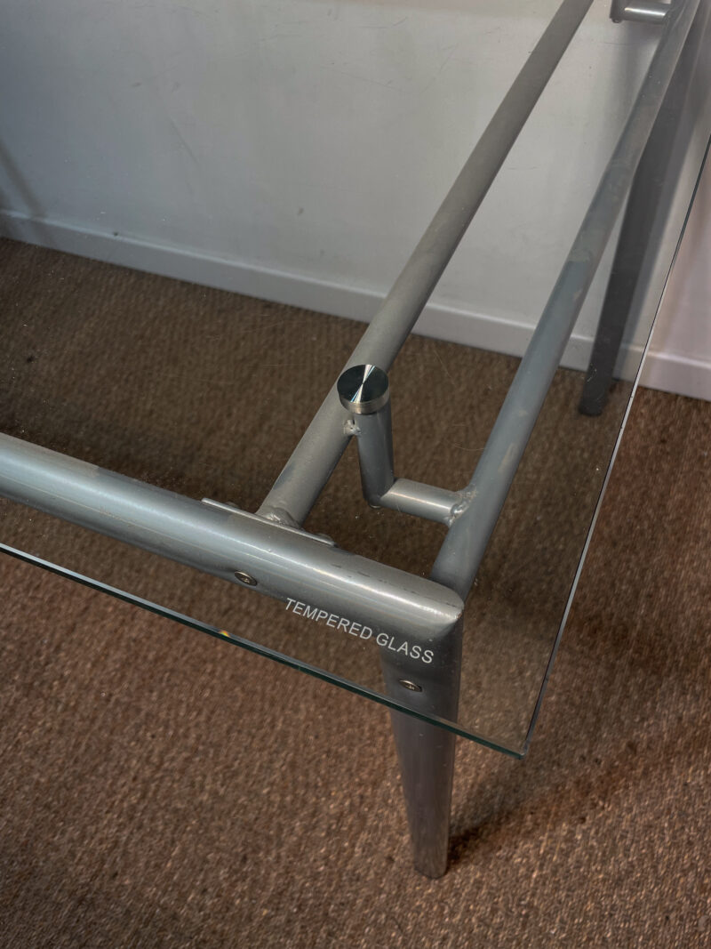 Bureau en verre et pieds gris – Image 4