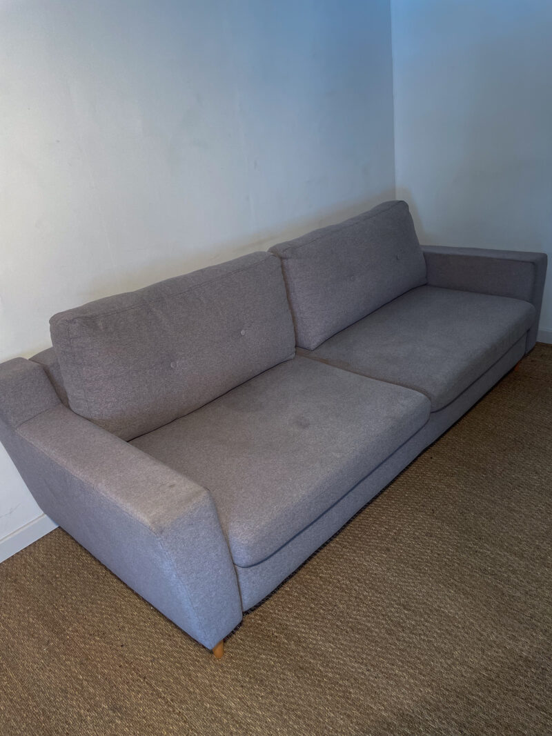 Canapé dépliable en tissu gris clair